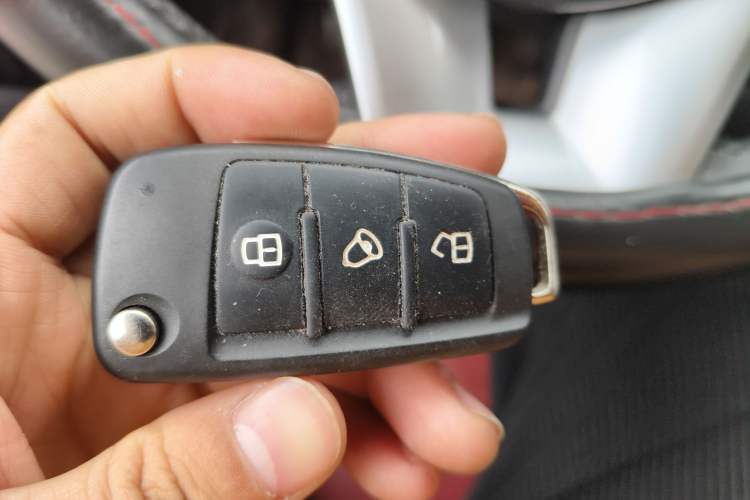 Used JAC Refine M3 2022 1.5T 7-Seater Standard Edition