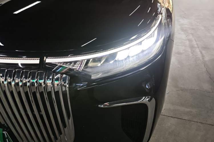 Used VOYAH Dream 2025 PHEV Four-Wheel Drive Prestige Kunpeng Edition
