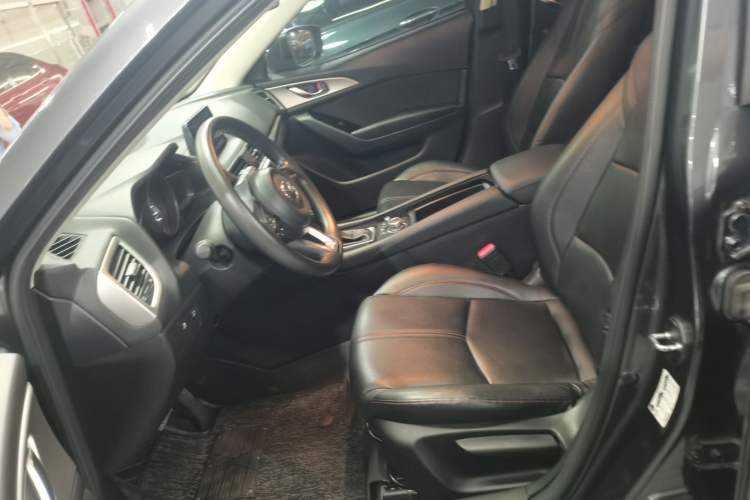 Used Mazda Mazda 3 Axela 2019 Cloud-Controlled Version Hatchback 1.5L Automatic Luxury Model Emission Standard China V
