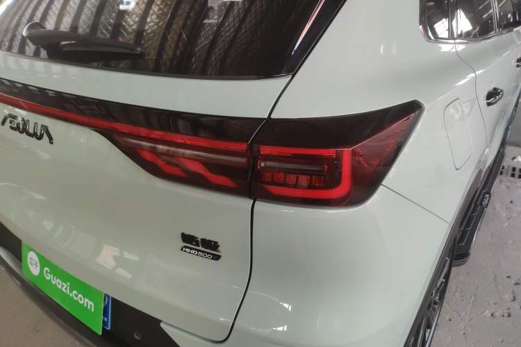 Used Dongfeng Aeolus Huge 2022 Mach Dual-Motor 1.5T MHD Dare-to-Dream Edition