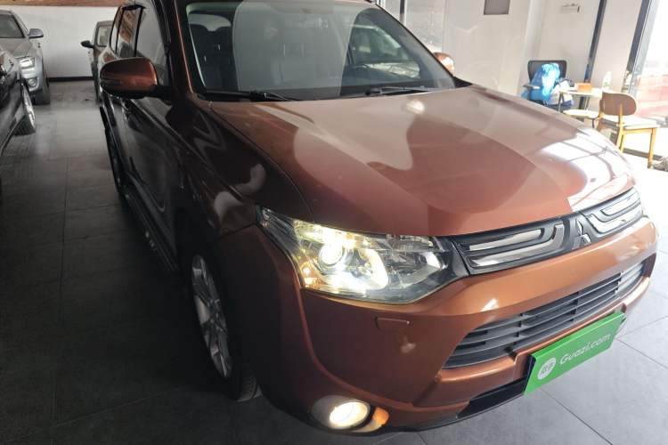 Used Mitsubishi Outlander 2013 2.4L 4x4 Luxury Navigation Edition 5 Seats
