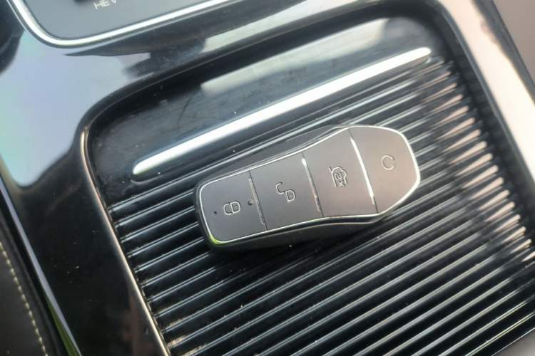 Used BYD Song MAX New Energy 2022 DM-i 105KM Prestige Model
