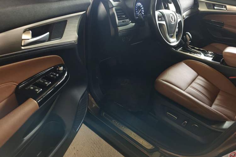 Used Changan CS95 2017 2.0T Two-Wheel Drive Zhiyuan Edition