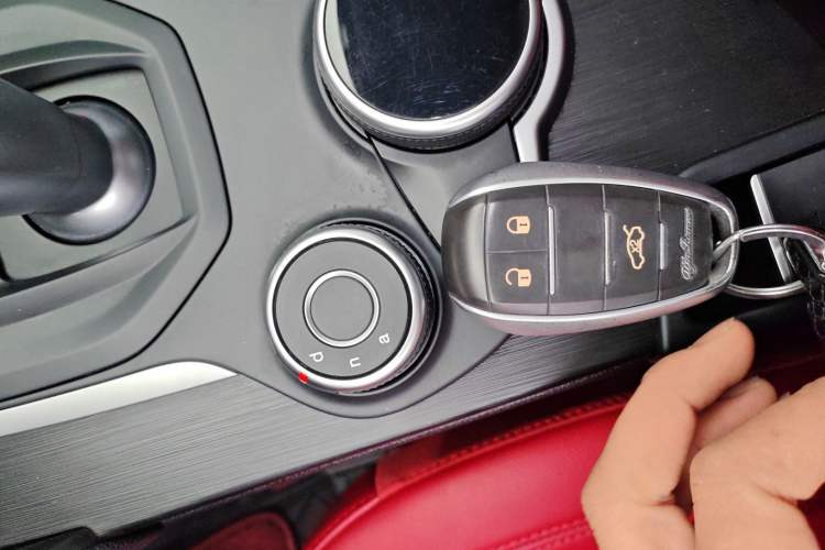 Used Alfa Romeo Giulia 2017 2.0T 280HP Luxury Edition
