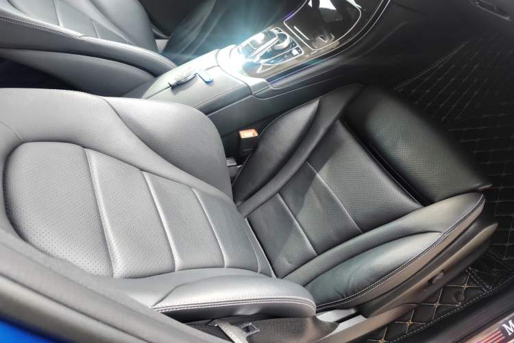 Used Mercedes-Benz GLC 2018 GLC 260 4MATIC Luxury Model
