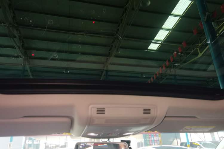 Used Volkswagen T-ROC 2019 280TSI DSG Two-Wheel Drive Comfort Version China VI Standard
