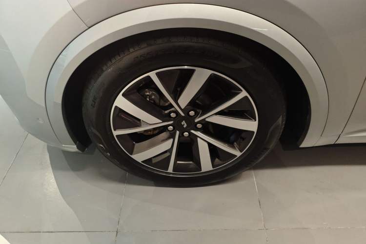 Used Li Auto L8 2023 Pro Model
