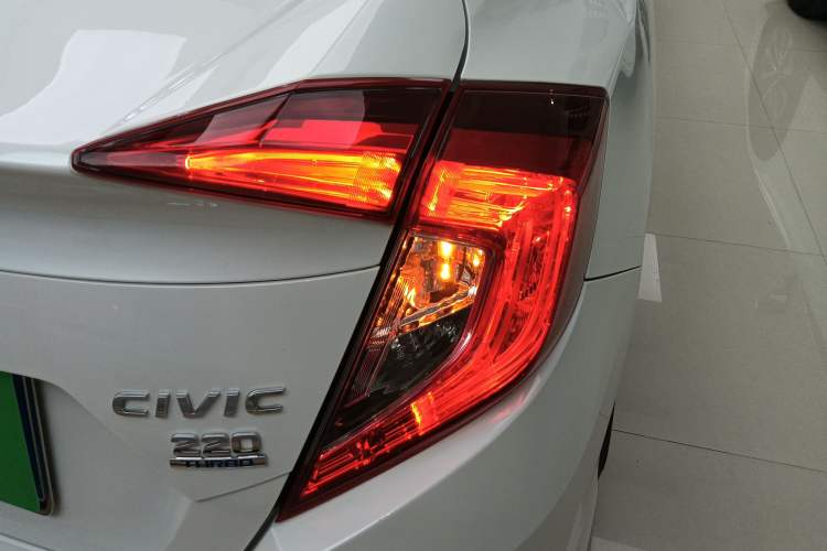 Used Honda Civic 2016 220TURBO CVT Luxury Edition
