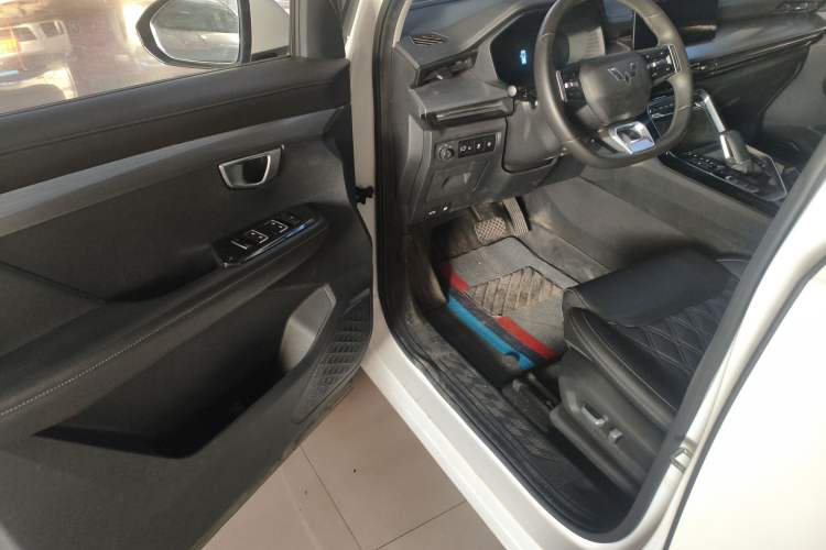 Used Wuling Asta 2022 2.0L DHT Electric-Speed Version
