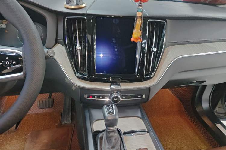 Used Volvo XC60 2020 T5 4x4 Smart Luxury Edition
