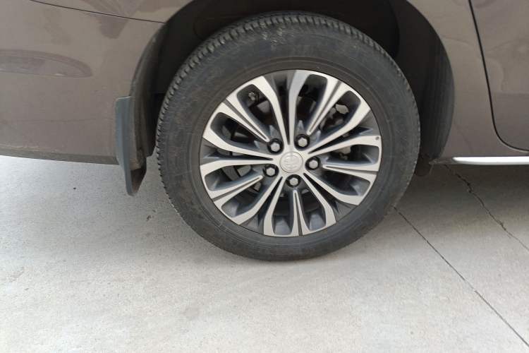 Used Buick GL8 2023 Land Executive Class Comfort Model
