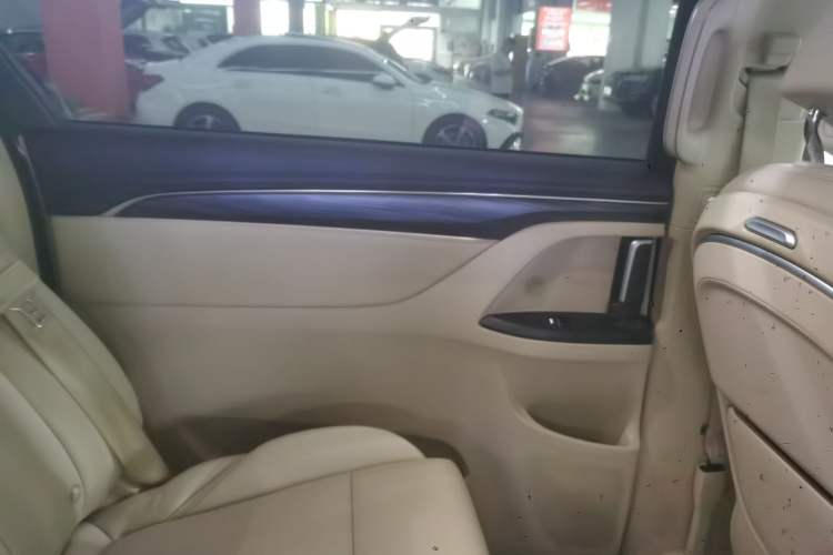 Used Buick GL8 2023 ES Lu Zun Deluxe Model
