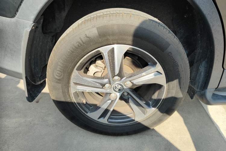 Used Toyota RAV4 2015 2.0L CVT Four-Wheel Drive New Edition
