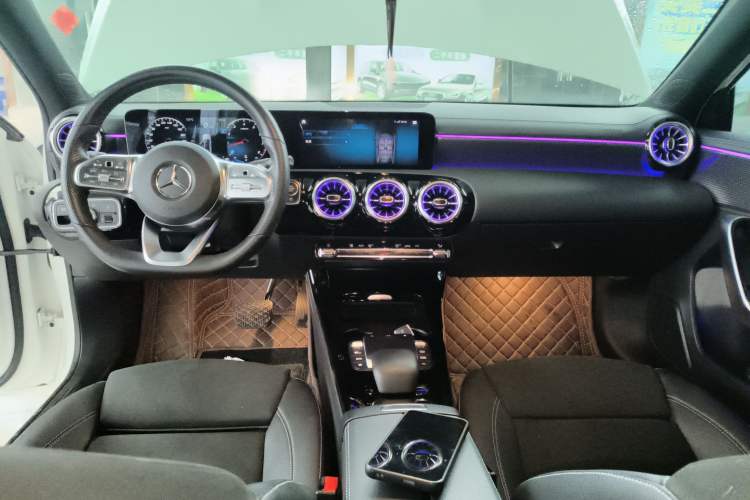 Used Mercedes-Benz A-Class 2022 Second Facelift A 200 L Sport Sedan Fashion Version
