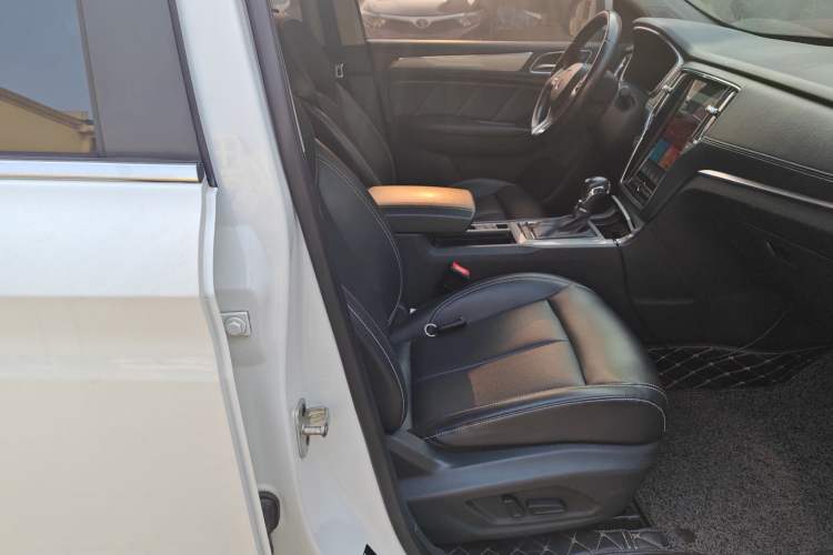 Used Roewe RX5 2016 20T Two-Wheel Drive Automatic Internet Smart Edition
