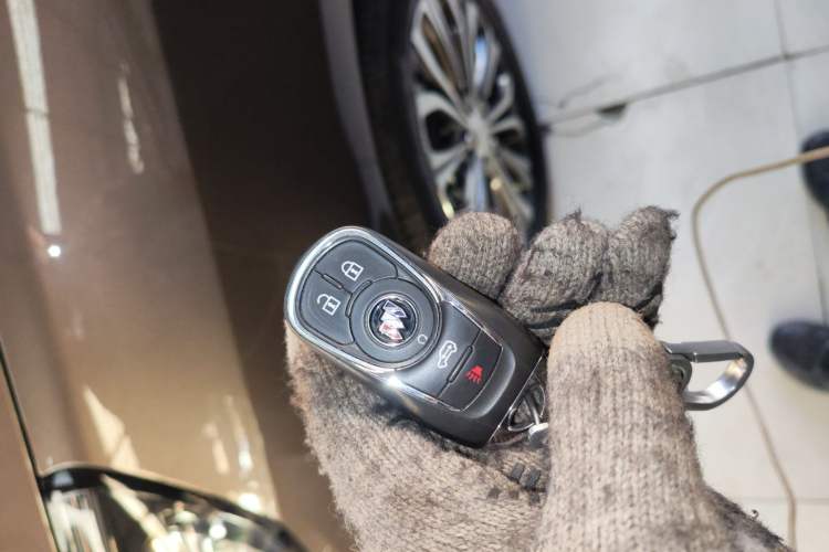 Used Buick GL8 2023 Facelifted Land Cruiser Executive Luxury Version
