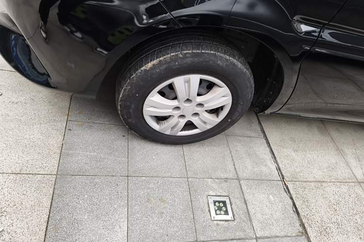 Used FORTHING Lingzhi 2023 M5L 1.6L Base Model 7 Seats
