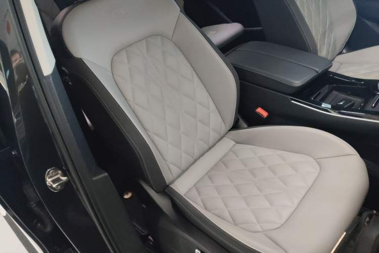 Used Volkswagen Tavendor 2024 380TSI All-Wheel Drive R-Line Cruise Edition
