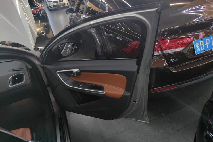 Used Volvo S60 2016 S60L T4 Zhiyuan Edition
