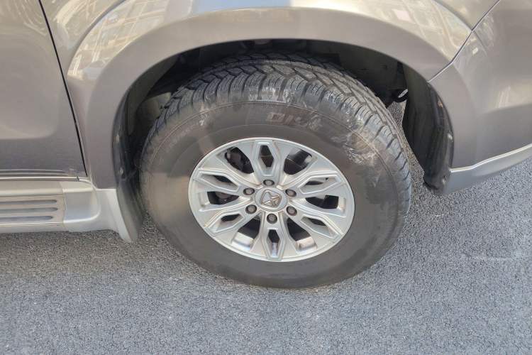 Used JMC Yusheng S350 2013 2.4T Automatic 2WD Diesel Luxury Edition 5 Seats
