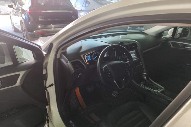 Used Ford Mondeo 2013 2.0L GTDi 200 Luxury Model