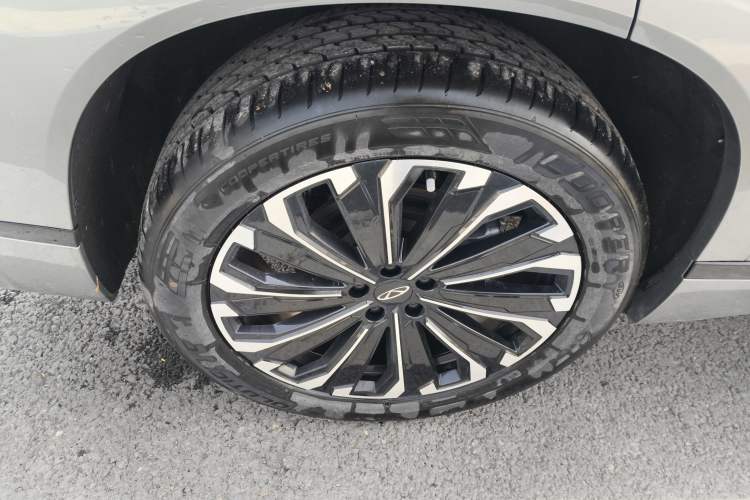 Used Chery Tiggo 9 2023 Facelift 2.0T Dual-Clutch Two-Wheel Drive Luxury Edition 5 Seats
