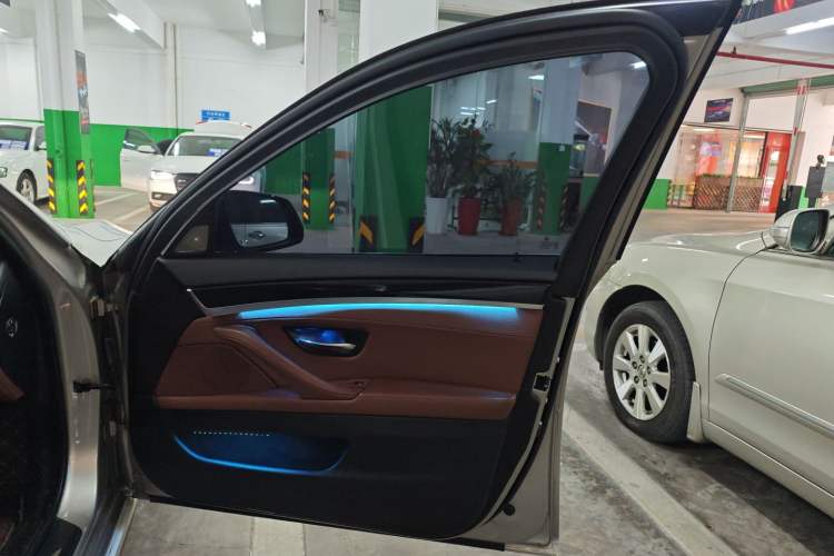 Used BMW 5 Series 2014 520Li Elegant Model
