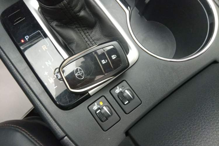 Used Toyota Highlander 2018 2.0T Four-Wheel Drive Luxury Version 7 Seats China VI Standard
