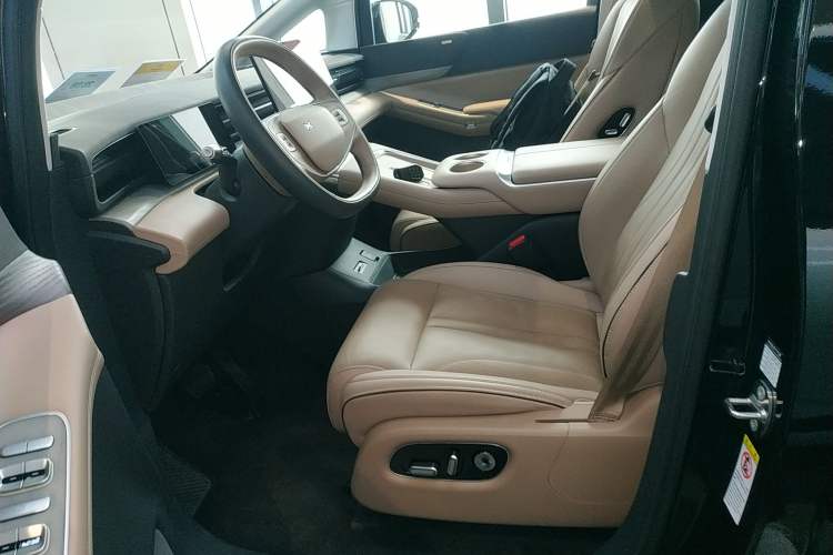 Used XPeng X9 2025 740 Ultra-Long Range Max