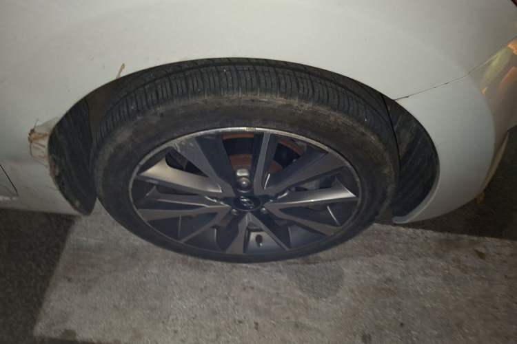 Used Hyundai Elantra 2015 1.6L Automatic Luxury Model
