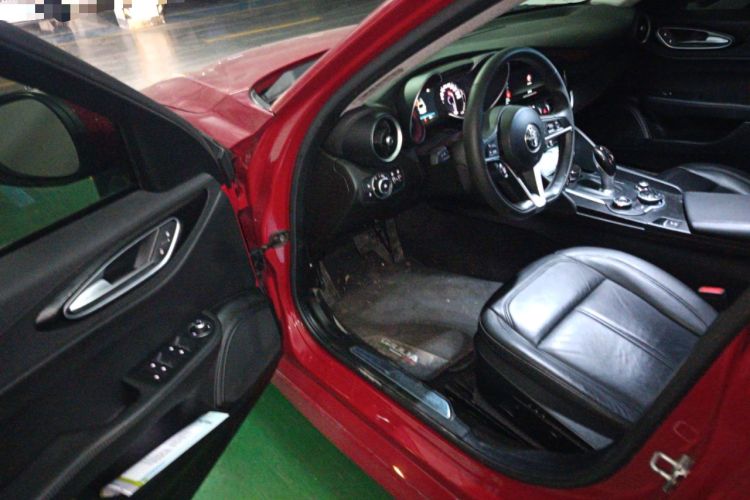 Used Alfa Romeo Giulia 2017 2.0T 200HP Luxury Edition
