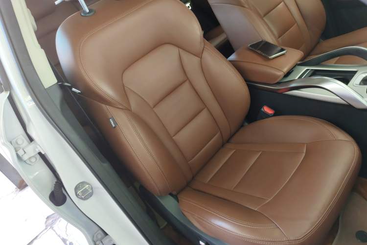 Used Geely Auto Emgrand X7 Sport 2018 1.8TD Automatic Two-Wheel Drive ZhiZun Model with 4G Connectivity
