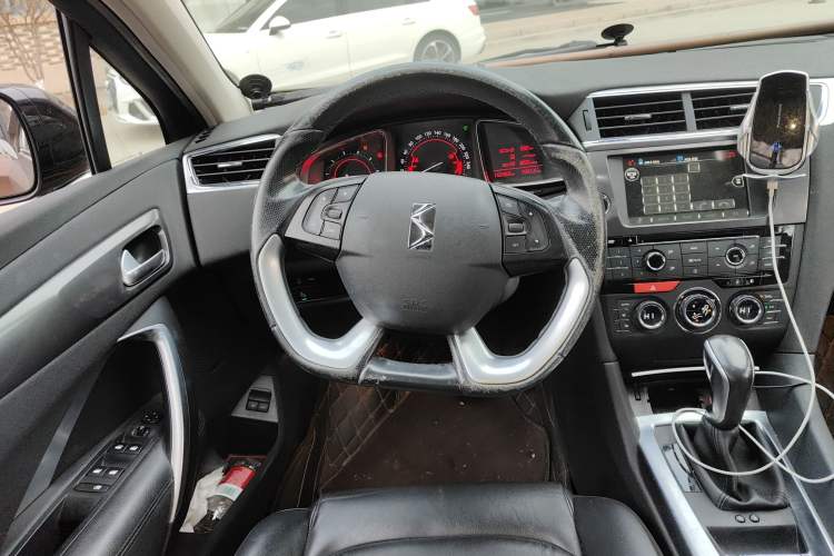 Used  6 2016 1.6T Luxury Edition THP160
