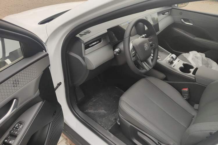 Used BYD Qin PLUS 2025 DM-i Smart Drive 55KM Leading Model
