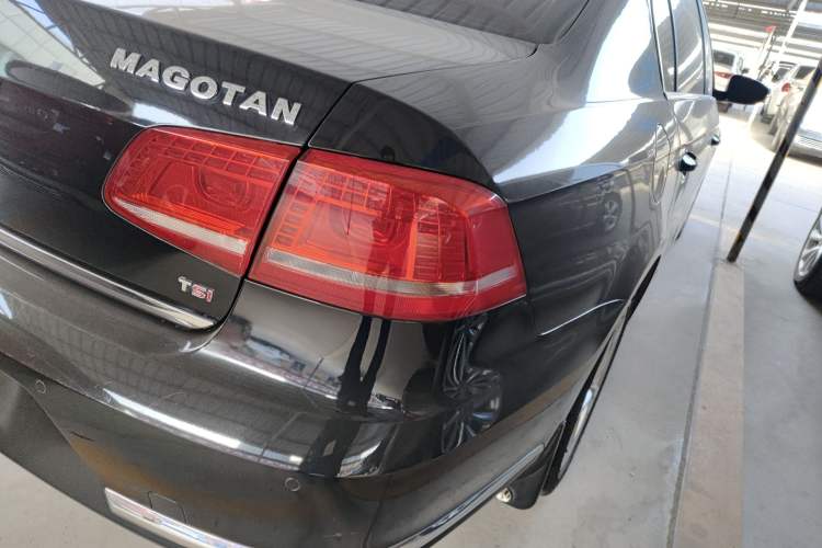 Used Volkswagen Magotan 2016 1.8TSI Luxury Comfort Model
