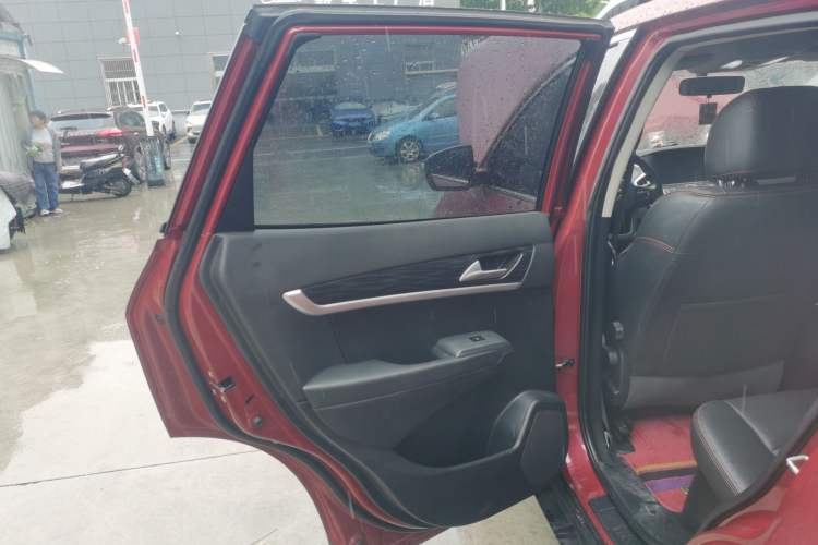 Used Dongfeng Aeolus AX7 2016 2.0L Automatic Zhiyi Trim
