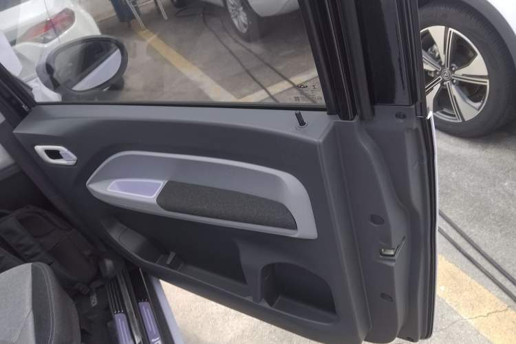 Used Chery QQ Ice Cream 2022 170km Sundae Phosphate Lithium-Ion
