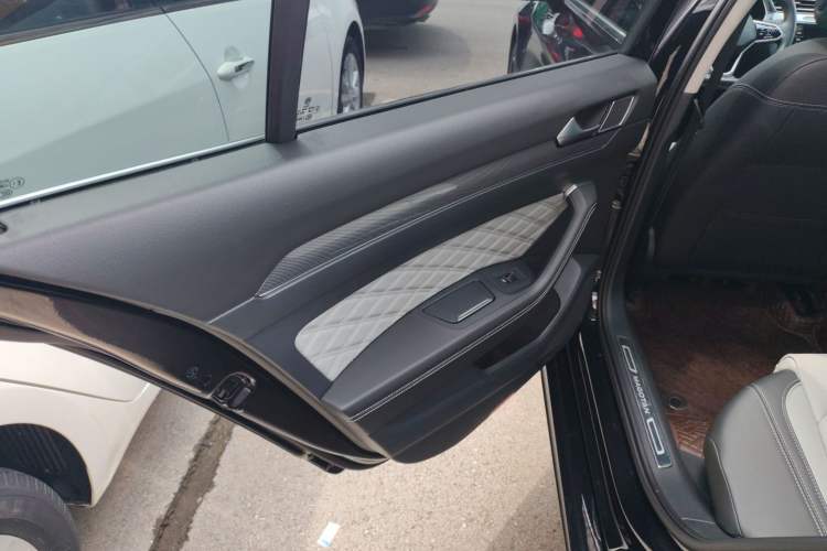 Used Volkswagen Magotan 2023 2 Million Units Limited Edition 330TSI DSG Leading Version
