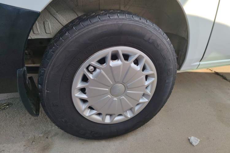 Used Ford Transit 2019 2.0T Diesel Multi-Purpose Commercial Vehicle Short Wheelbase Mid-Roof Design 6-Seater China VI Standard
