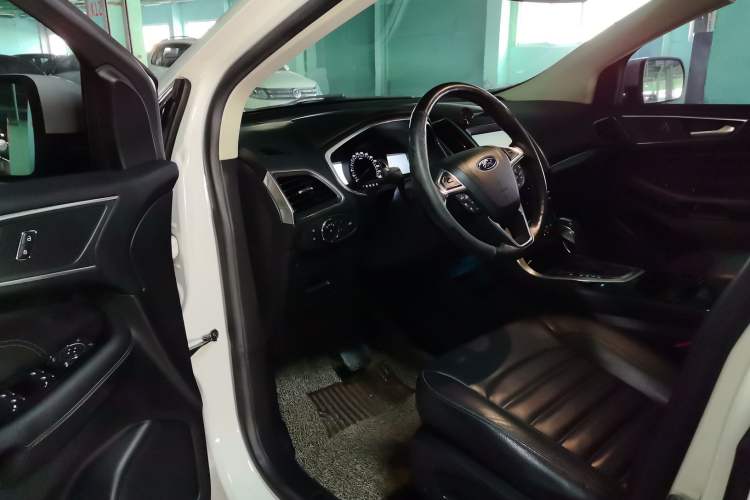 Used Ford Edge 2015 2.0T GTDi Two-Wheel-Drive High-Line Version