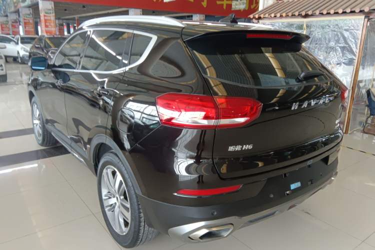 Used Haval H6 2017 Red Label 2.0T Automatic Two-Wheel Drive ZhiShang Model
