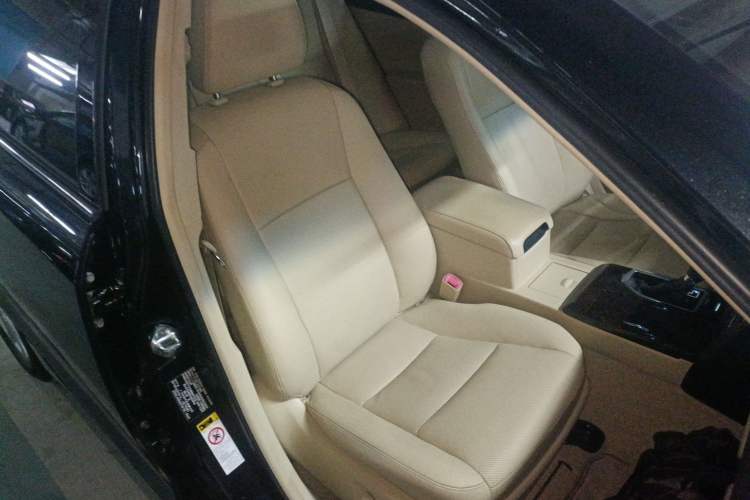 Used Toyota Camry 2016 2.0G 10th Anniversary Leading Edition
