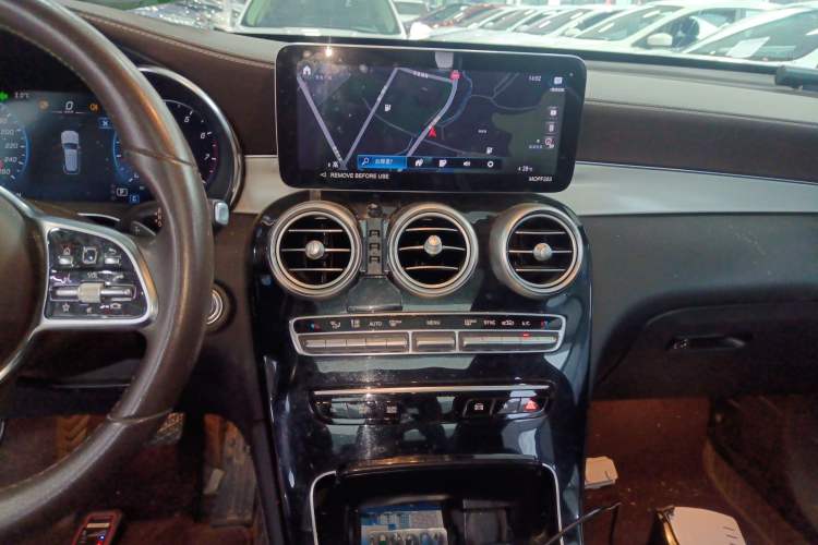 Used Mercedes-Benz GLC 2022 Second Facelift GLC 260 L 4MATIC Dynamic Edition
