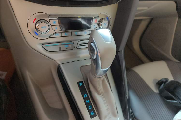 Used Ford Focus 2012 Hatchback 1.6L Automatic Fashion Edition
