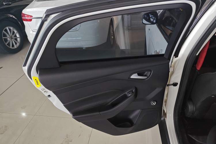 Used Ford Focus 2018 Sedan Classic EcoBoost 180 Automatic Elite Model
