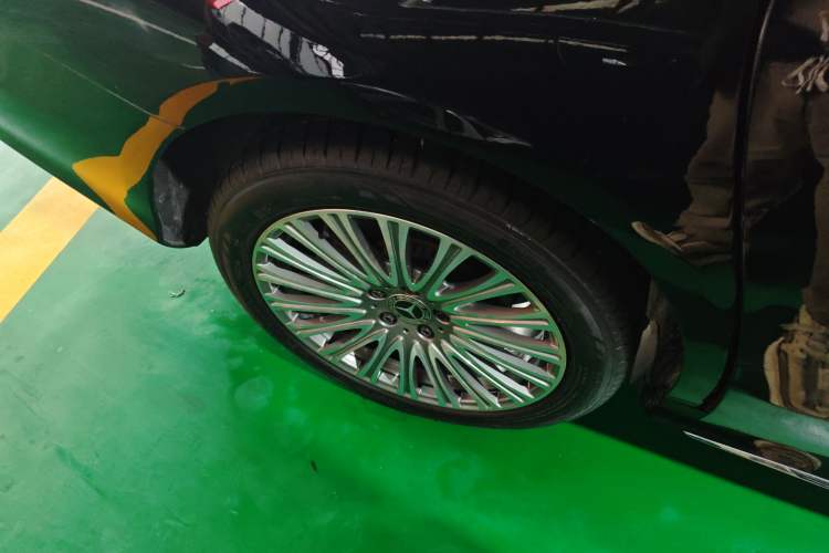 Used Mercedes-Benz E-Class 2019 E 300 L Sporty and Stylish Model
