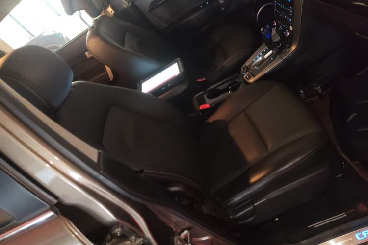 Used Chevrolet Captiva 2015 2.4L 4x4 Flagship Edition 7-Seater
