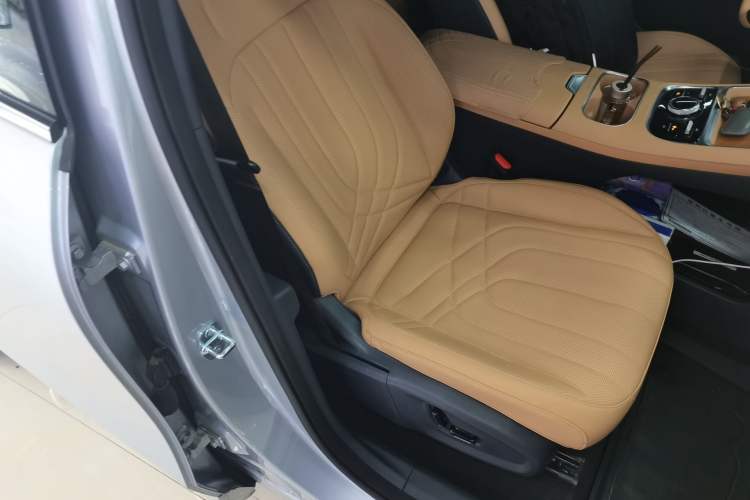 Used  Galaxy Xingjian 7 EM-i 2025 120km Exploration+ Version
