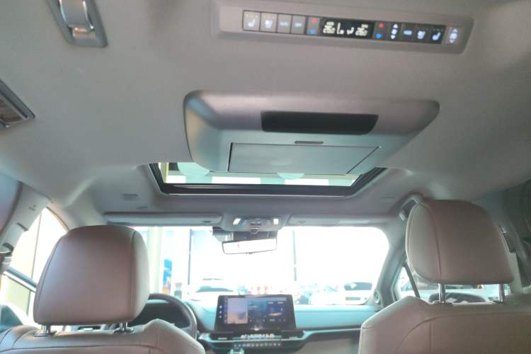 Used Toyota Granvia 2022 2.5L Hybrid Flagship Edition
