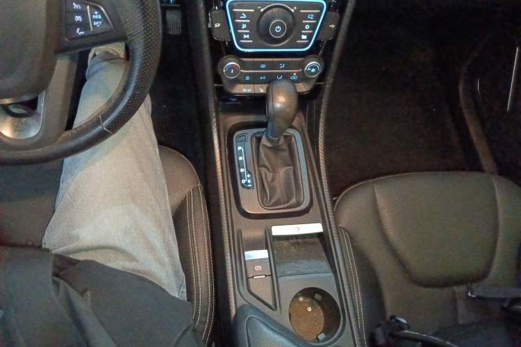 Used JMC Yusheng S330 2016 1.5L GTDi Automatic Two-Wheel Drive Prestige Edition
